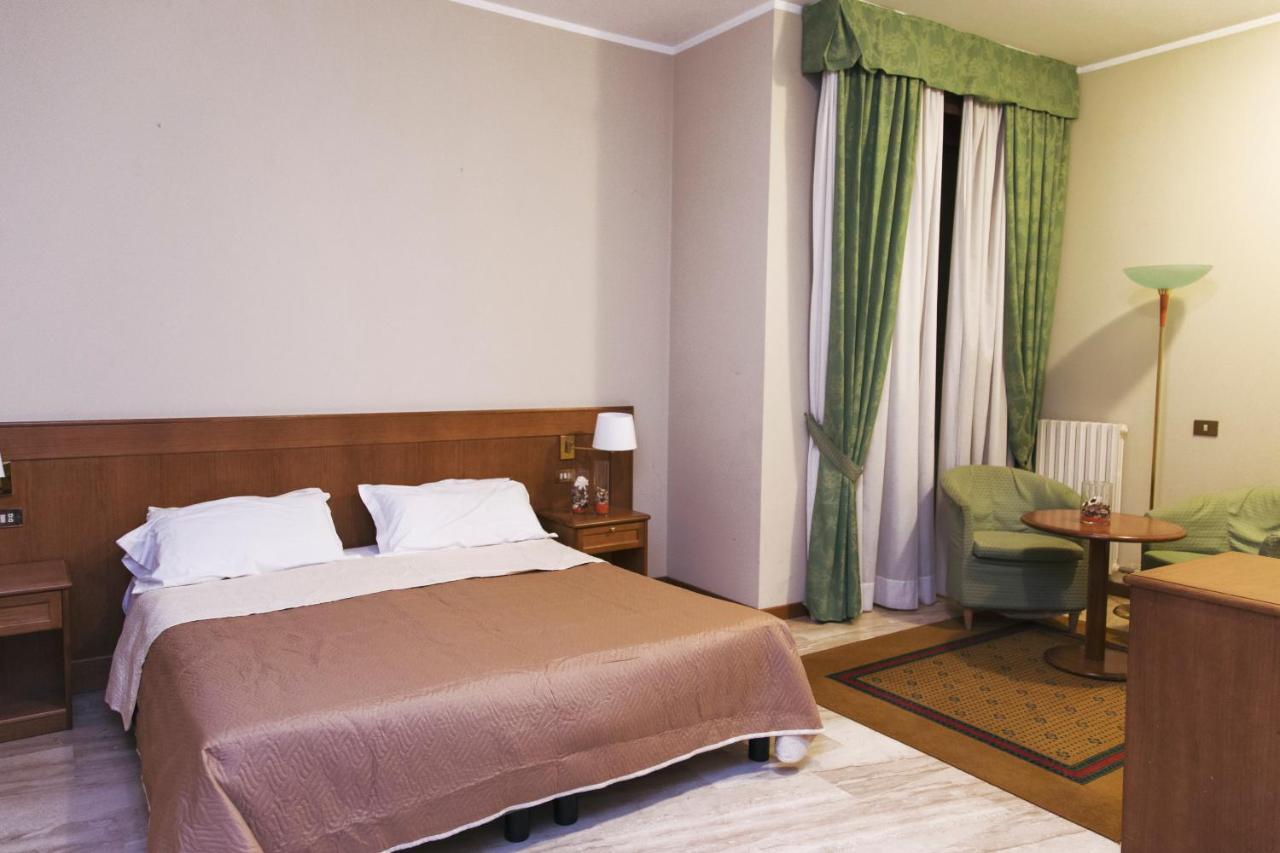 Hotel Clementi Salice Terme Exterior photo